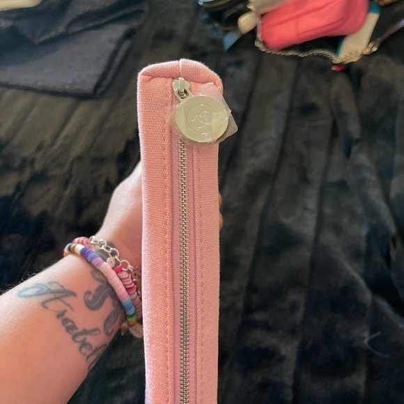 Chanel Perfume pouch Came with Chanel Chance set. 💯 Authentic Beauty line pink - Picture 4 of 7